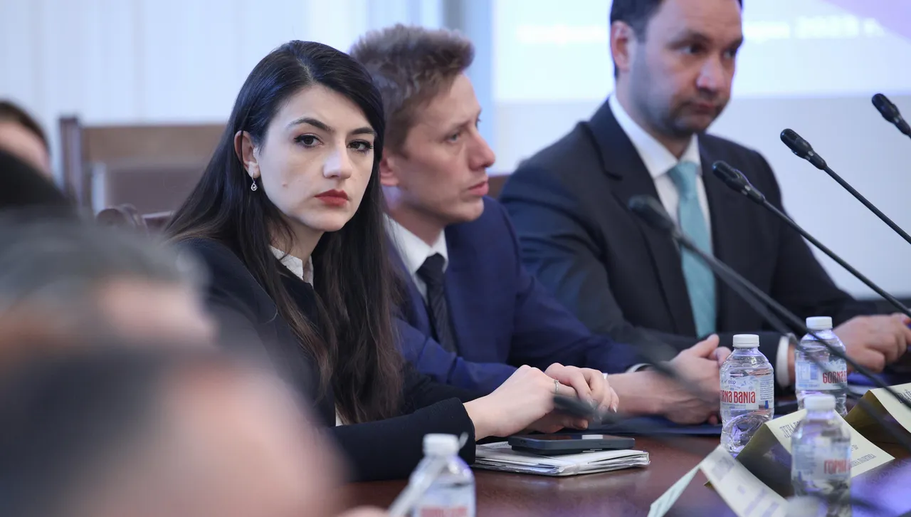 Съдът реши да гледа делото за фалшификация срещу Лена Бориславова по административен ред