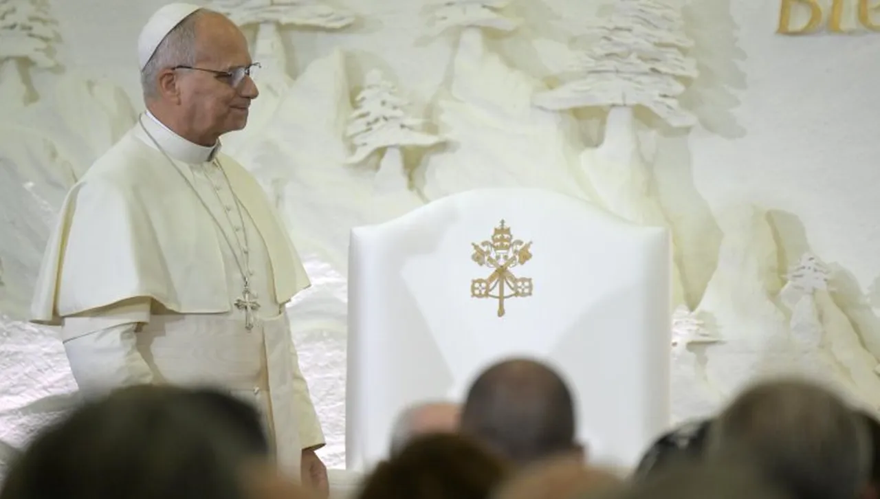 Лъв XIV отслужи пред многохилядно множество и посети мястото на експлозия в Бейрут