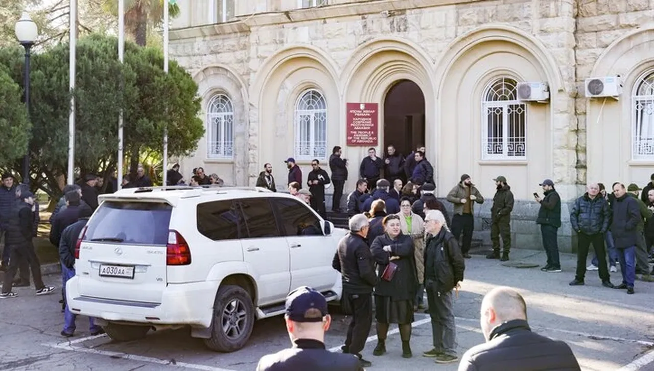 Депутати се стреляха с огнестрелно оръжие на закрито заседание в парламента на Абхазия