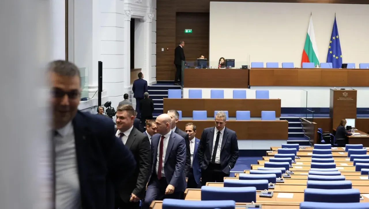 От ПП-ДБ призоваха за окупиране на парламента, подкепиха ги Възраждане