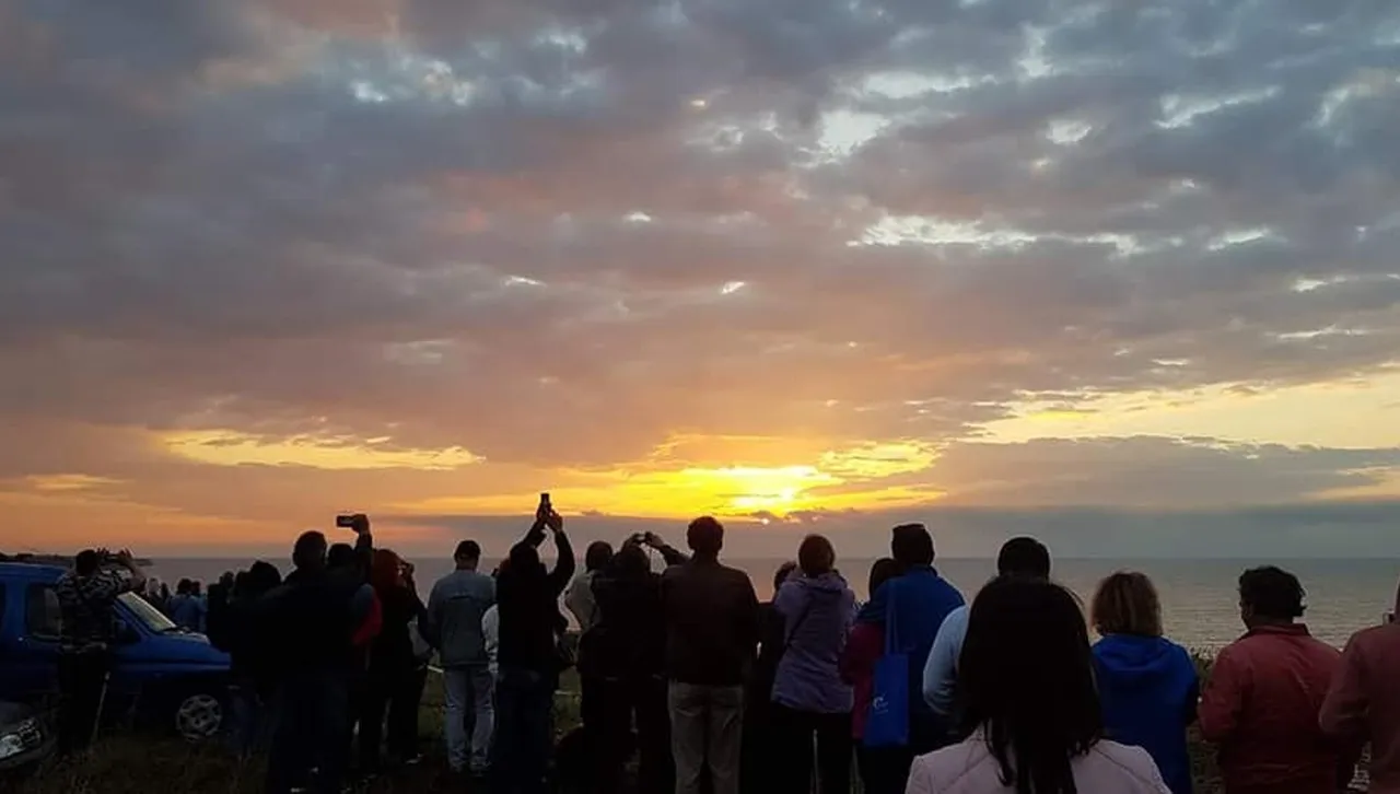 Магията на Джулай морнинг - утрото, в което Слънцето целува морето...(Видео)