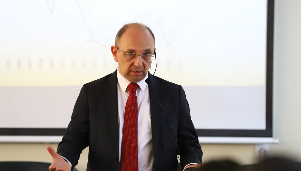 Николай Василев: Политическите сили в състояние на умопомрачение гласуваха бюджетите на Асен Василев 