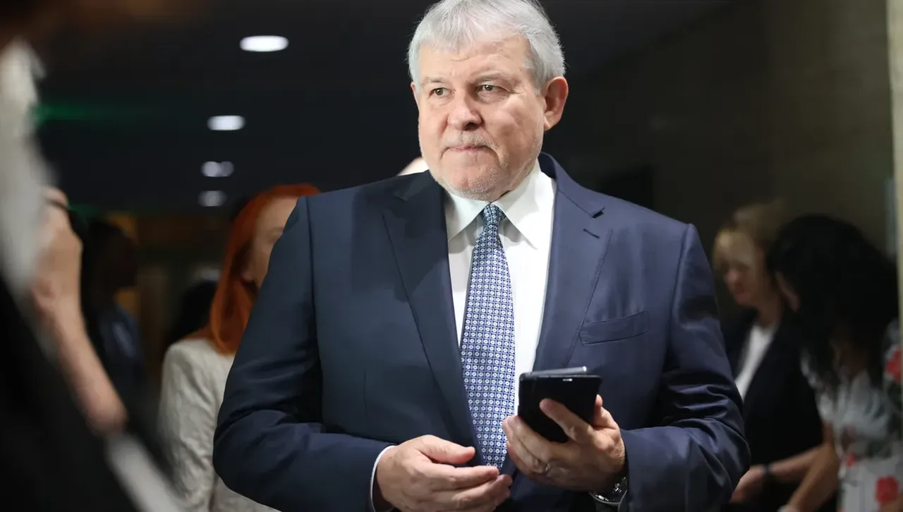 По темата за ограничаването на секциите в чужбина той защити