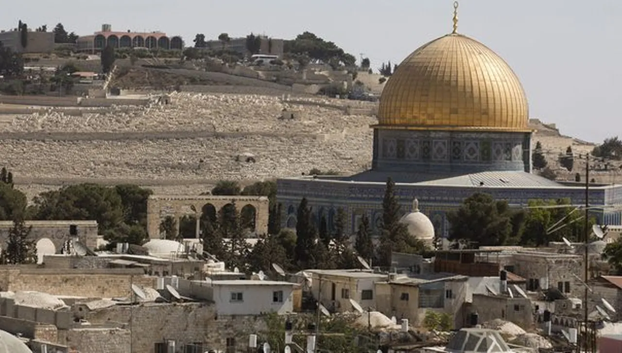 Провокативна молитва на израелски министър в джамията Ал-Акса ядоса Анкара