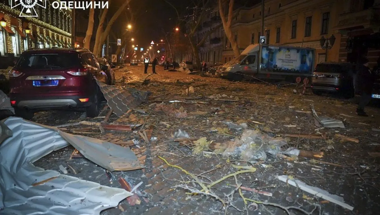 Местните власти са призовали жителите му да се скрият в