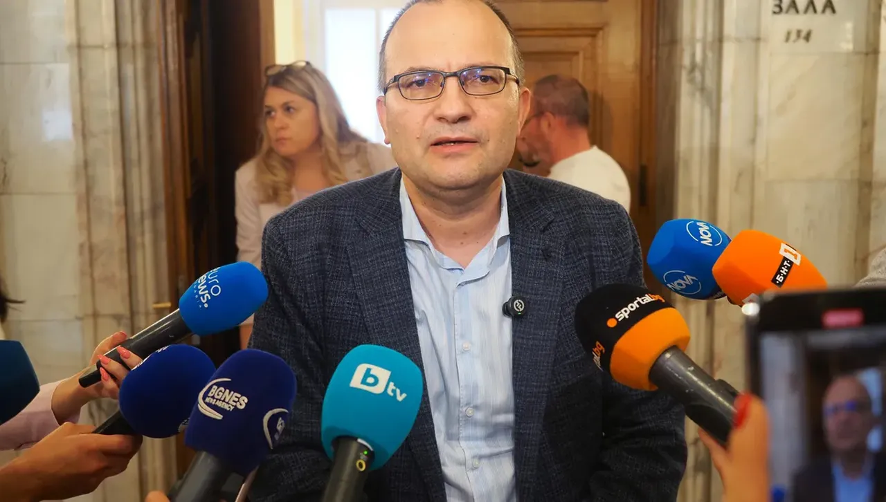 „Стига вече касички в бюджета“, призова Мартин Димитров