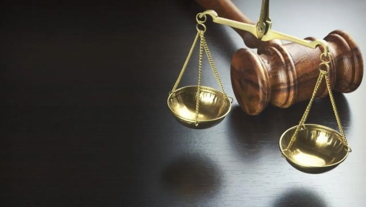 Съдят бивш полицейски служител за подкуп, изнудване и незаконно разгласяване на сведения