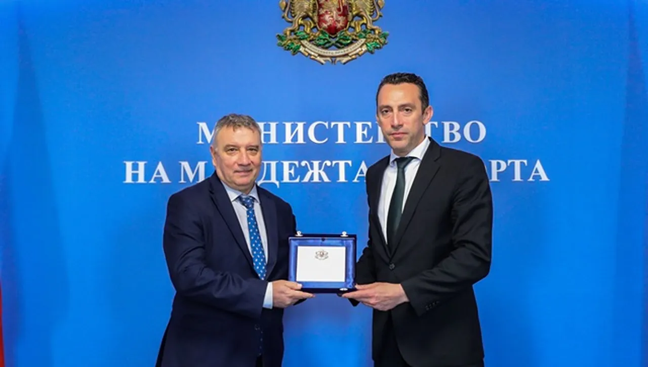 Спортното министерство и УНСС се споразумяха, ще подпомагат спорта при младежите