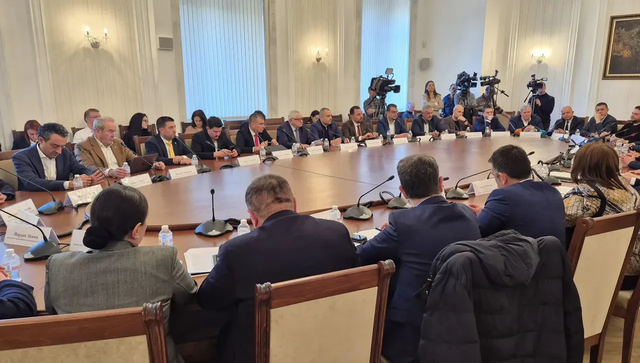 НС: Комисията по икономическа политика забрани продажбата на вейпове