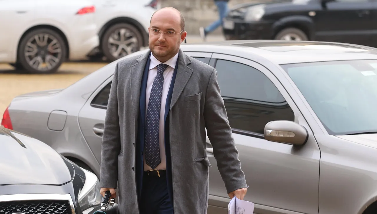 Министър Георгиев: Залети сме със сигнали за схемите, които използва имотната мафия