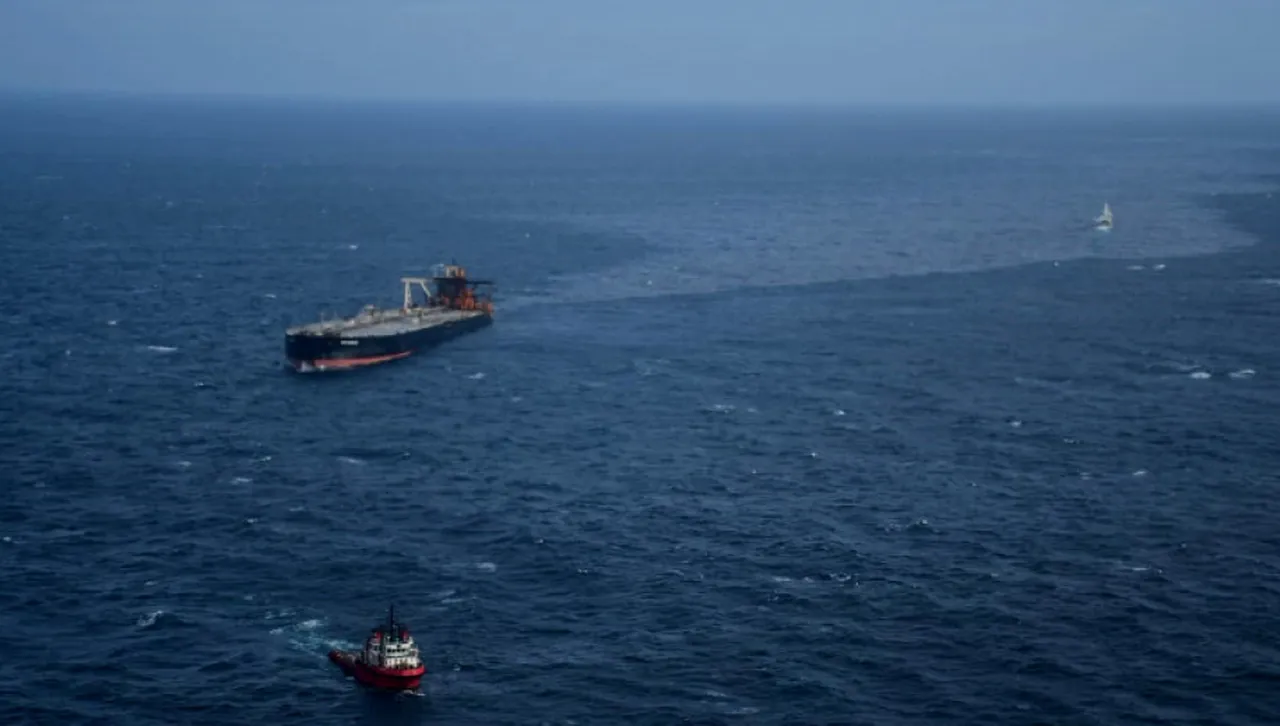 Плаваща бомба в Средиземно море: Аварирал руски танкер заплашва Европа с екокатастрофа