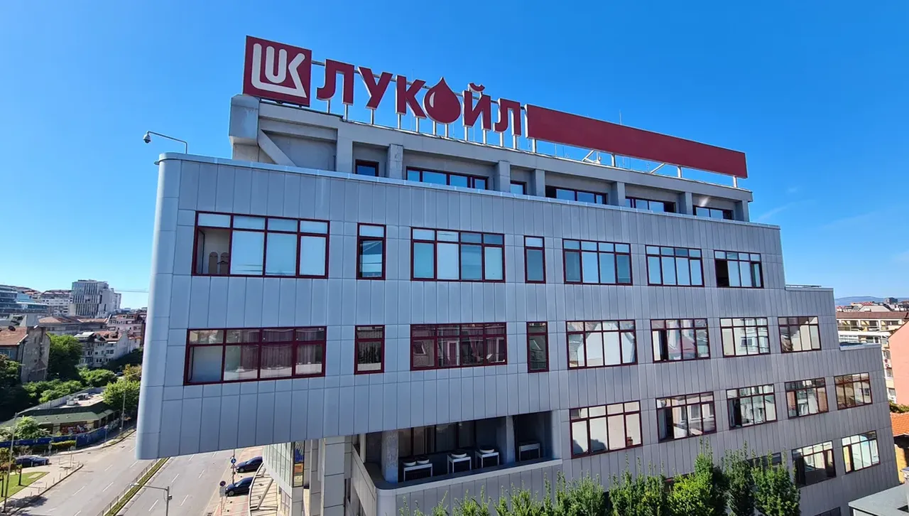 „Политико“: България и Румъния се борят с времето, за да не затворят рафинериите им