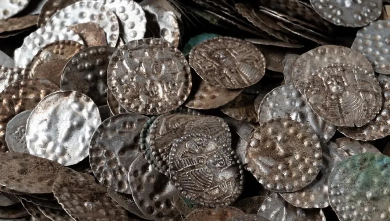 Рибар копаел за червеи, а открил колосално средновековно съкровище