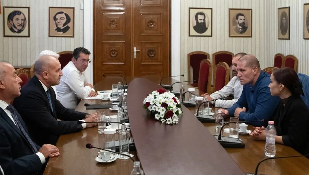 Цирк! Радев като следовател, сезира за нарушения и злоупотреби във ВМЗ-Сопот