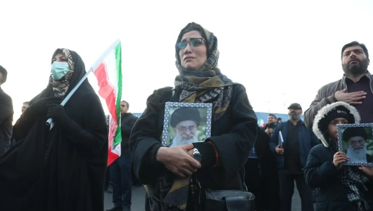 40-дневен обществен траур и почит към Хаменей в Техеран