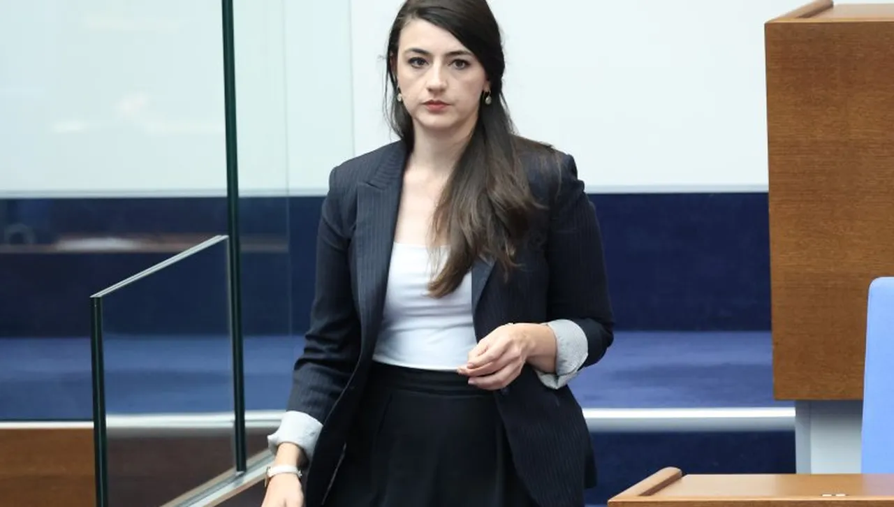 Бориславова за скандала с областните управители: Вече лъсна кой е дърпал конците на служебния кабинет