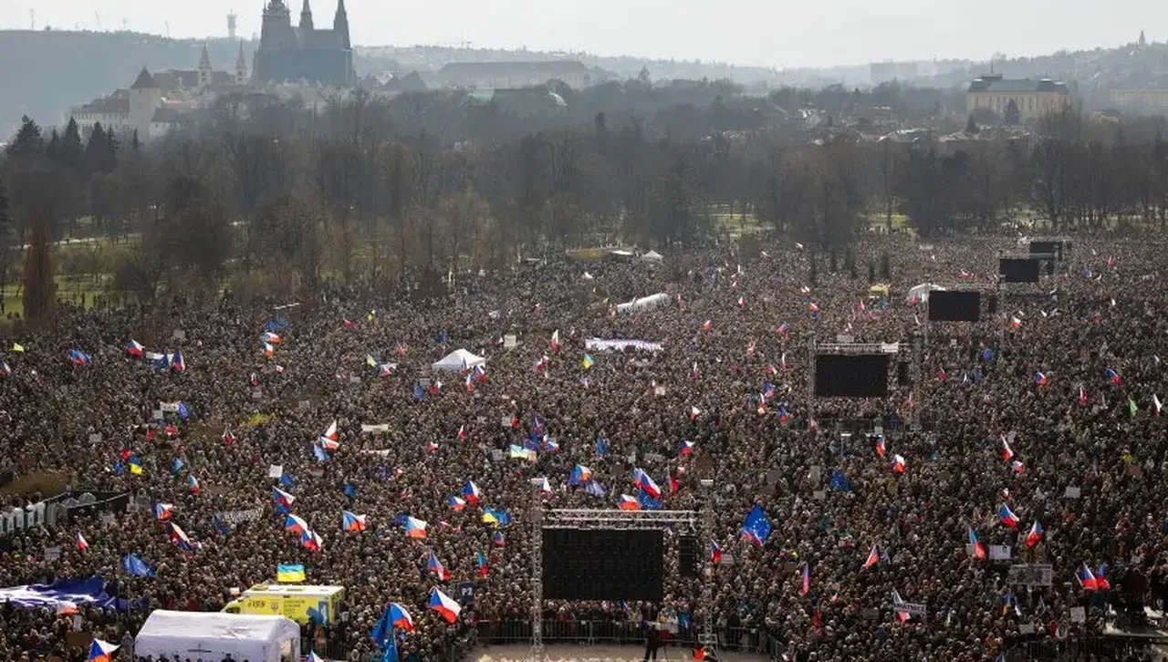 В Чехия се проведоха най-масовите антиправителствени протести от 2019 г. насам