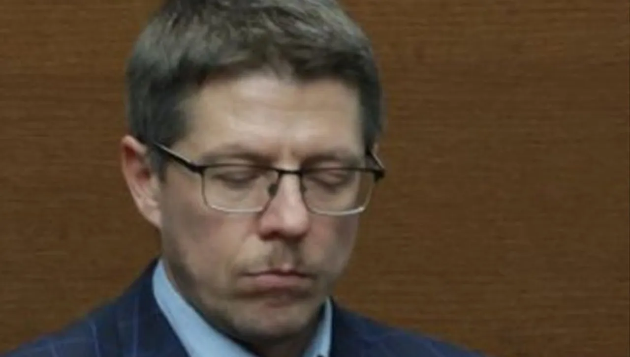 Обявен е с решение на Комисията по досиета вербуван е