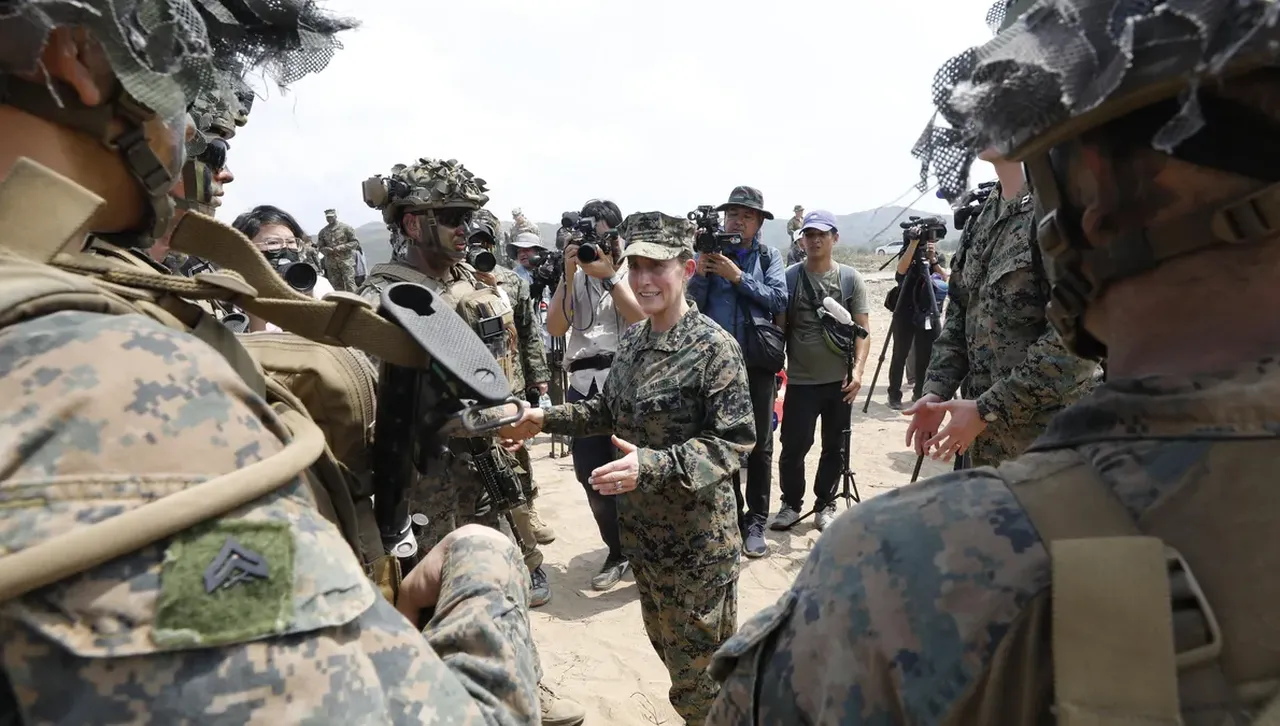 Хиляди американски морски пехотинци се насочват към Иран