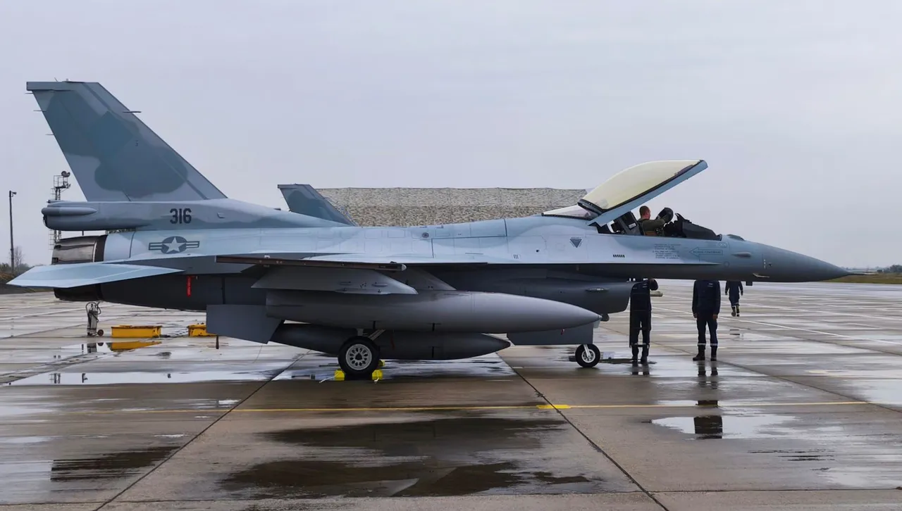 Още 2 самолета F-16 долетяха в България по договора от 2019 г.