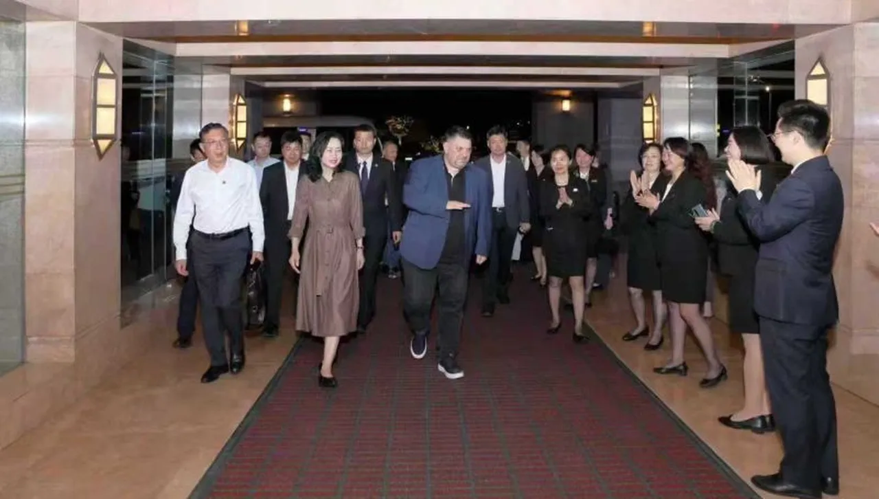 БСП в Пекин! Вицепремиерът Зафиров отива при другарите си Си, Путин и Ким Чен-ун 