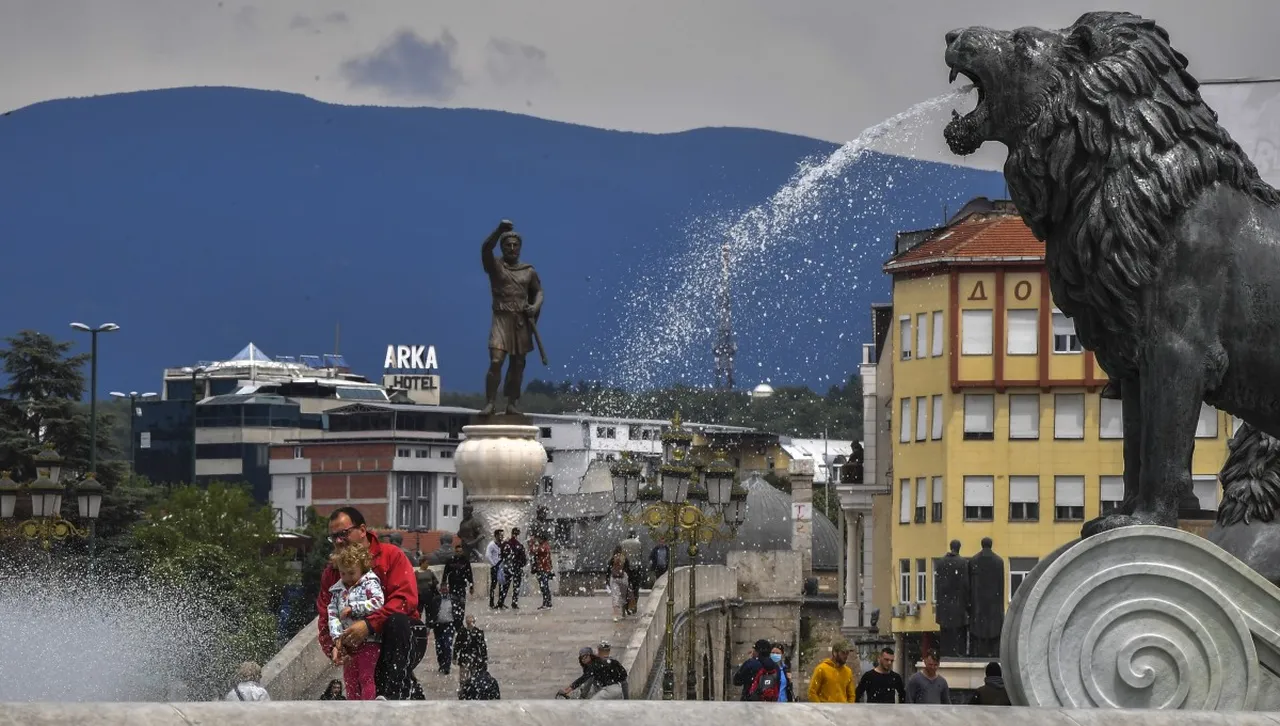 Те толкова обичат властта че щяха да приемат че сме