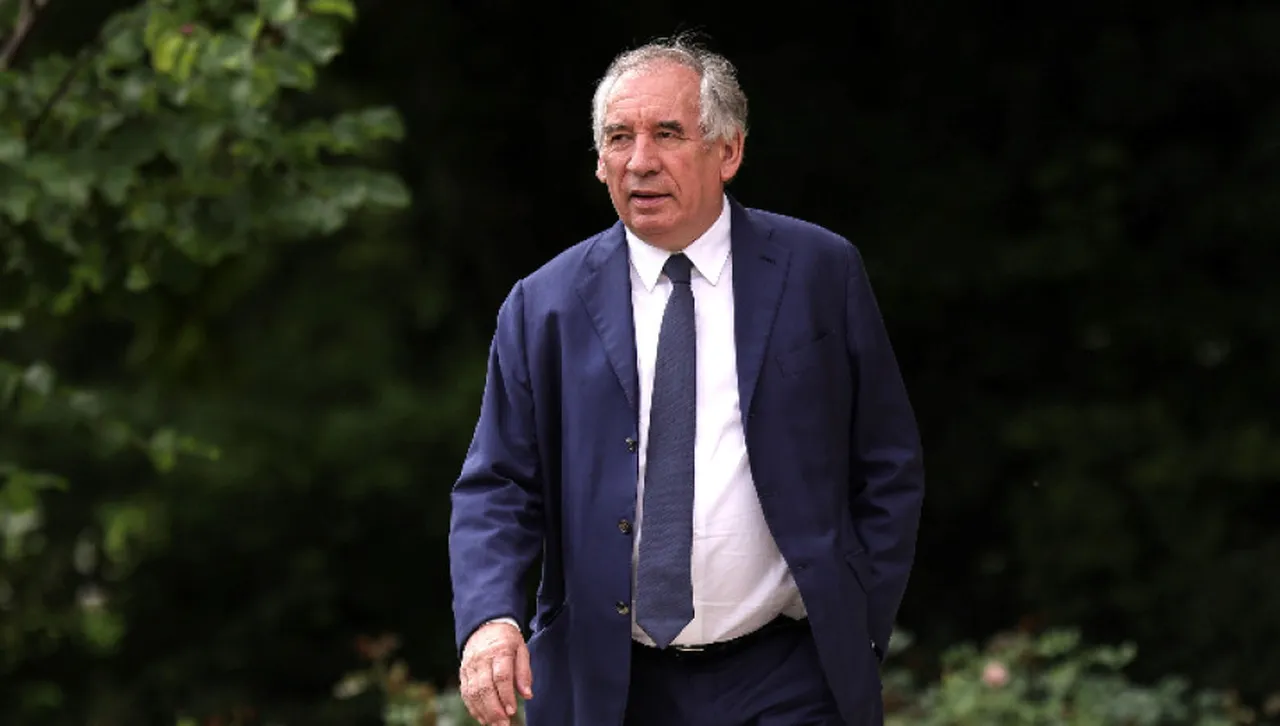 Ходът на Макрон: след оставката на правителството ще се среща с Франсоа Байру