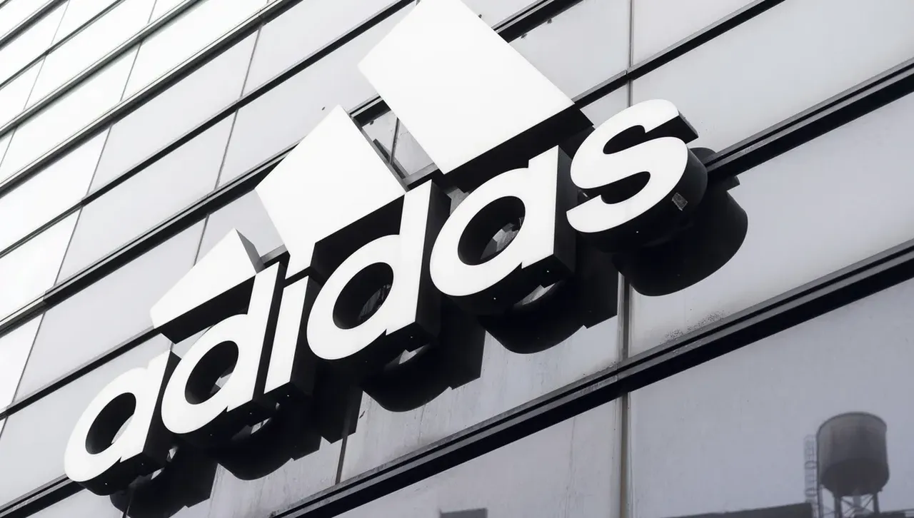 От Adidas предупредиха, че ще продават по-скъпо в САЩ, ударени са от митата на Тръмп