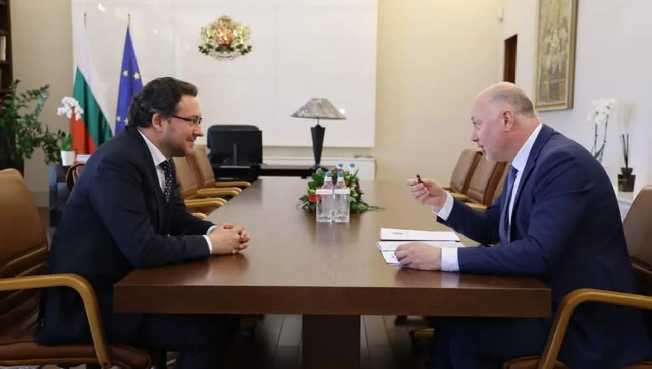 Министър Митов: Ще има засилен контрол към шофьорите, които карат в аварийните ленти по магистралите