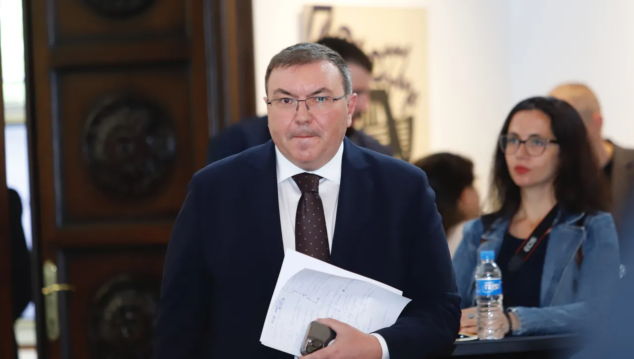 Костадин Ангелов осъди Стойчо Кацаров за клевета