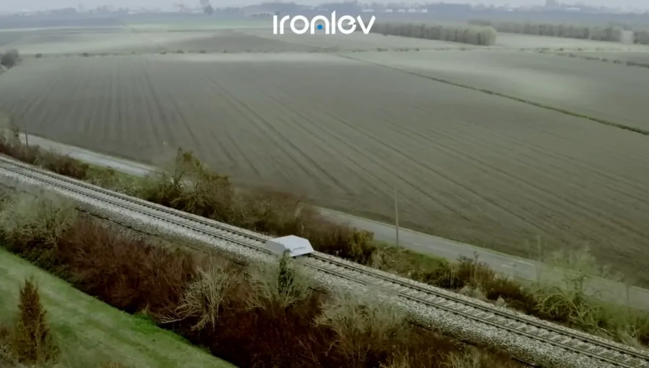 Италия тества магнитна левитация по съществуващи релси – конкурент на Hyperloop на Мъск