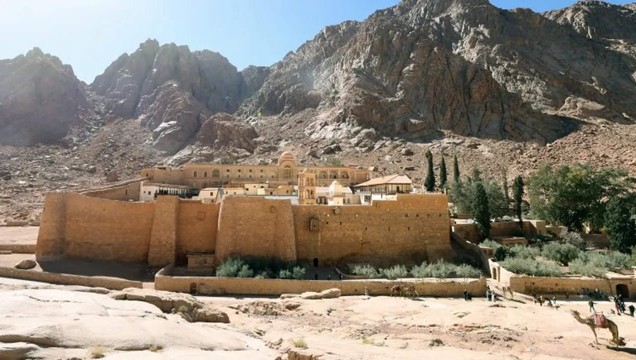 Криза в Синай: Игуменът се оттегля и обвинява Москва за разкол в православието