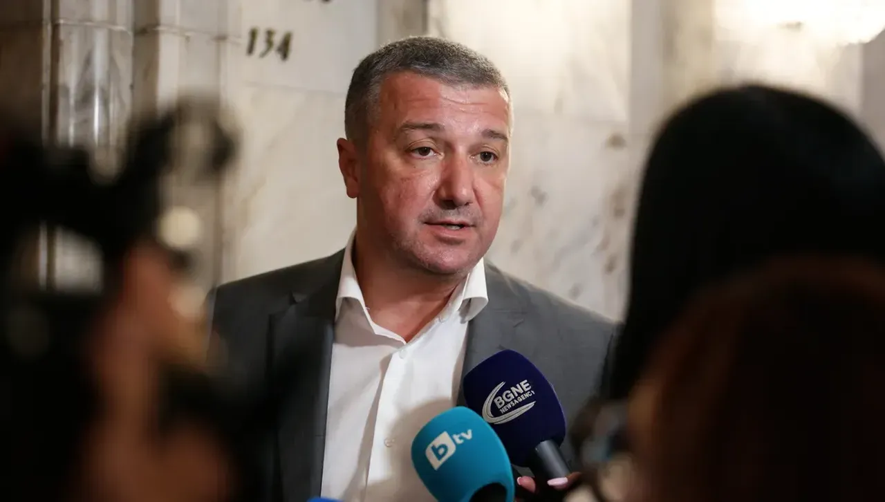 Драгомир Стойнев: С увеличаването на осигуровките с 2% ще се увеличат правата на работниците