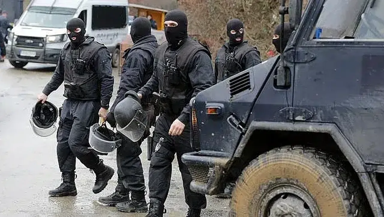 Отряд „Кобра” обсади дома на ромски бос в Костинброд