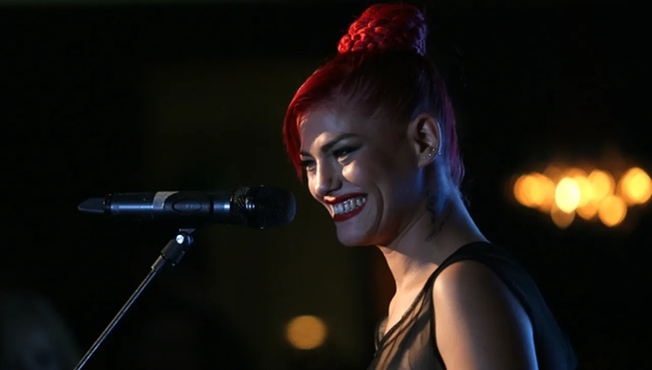 Певицата Жана Бергендорф ухапала полицай, отива на съд