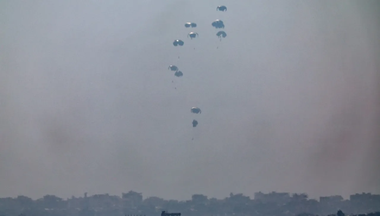  Йордания и ОАЕ спуснаха с парашути 25 тона хуманитарна помощ в Газа