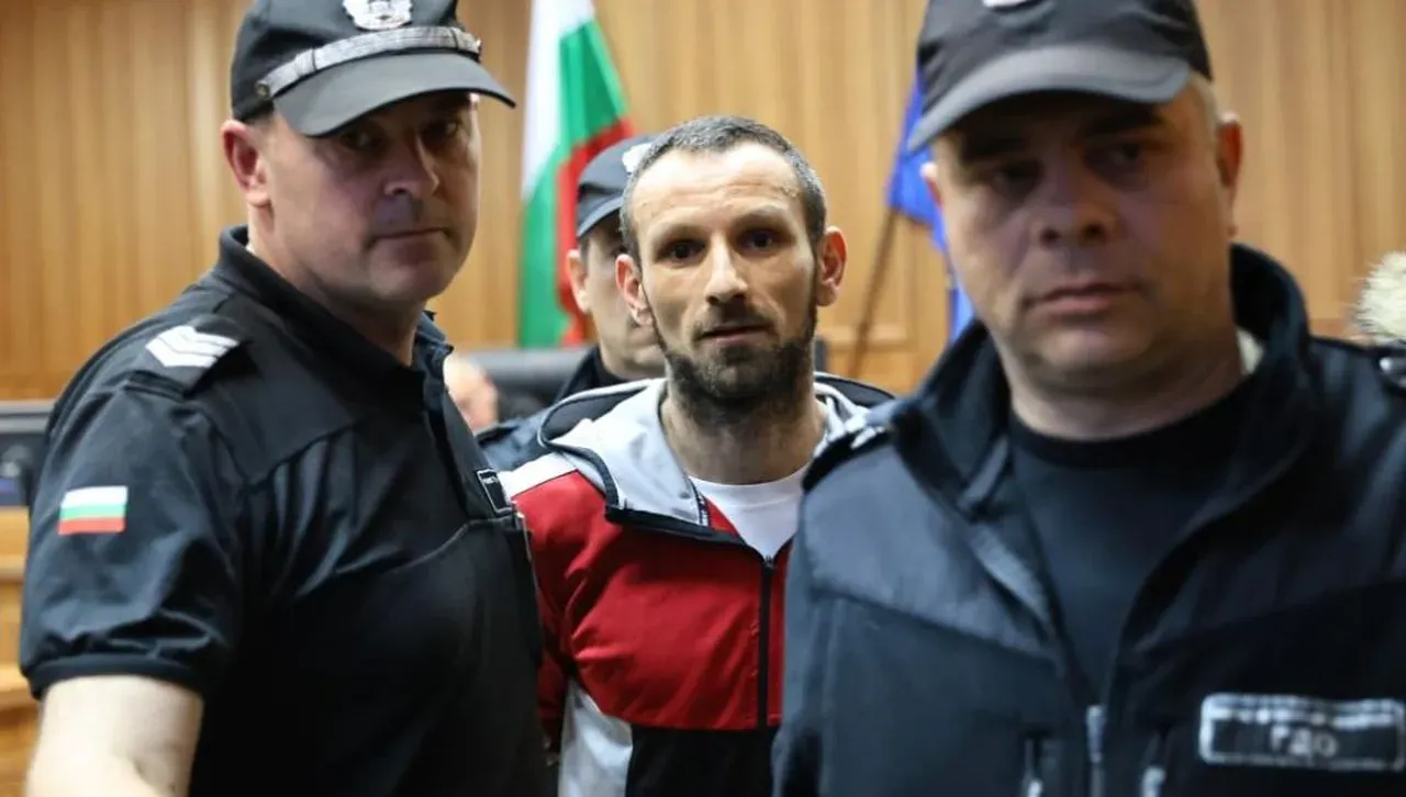 Протест пред Съдебната палата в София иска по-голяма присъда за садизма над 5-годишния Адриян