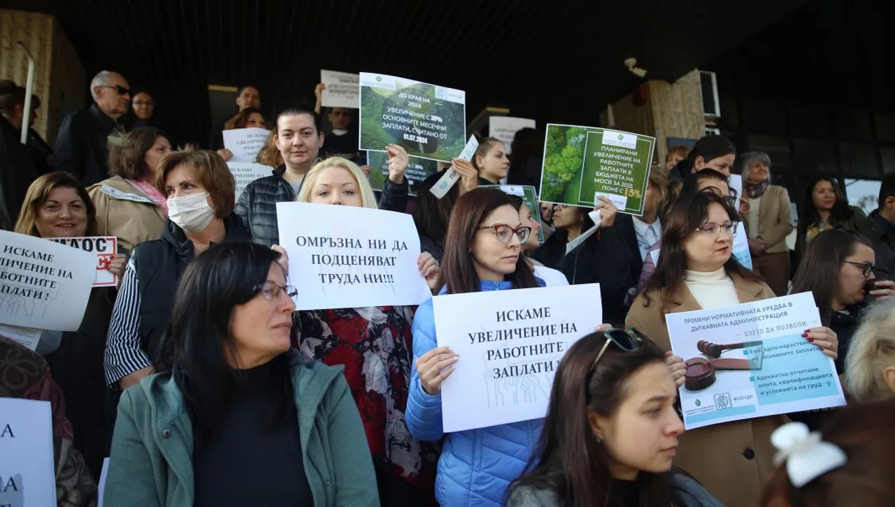 Служителите от МОСВ излизат на нов протест, канят се да блокират пътища