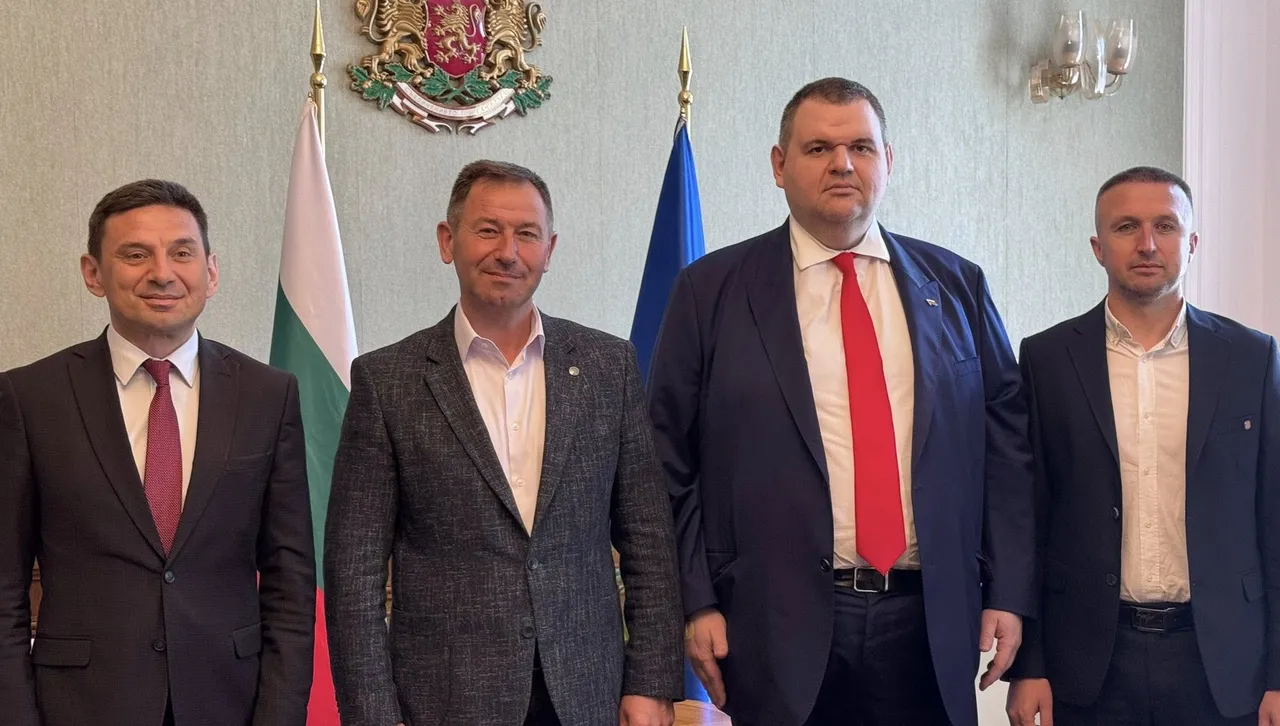 Паднаха още две крепости на Доган - Кирково и Мадан минаха към ДПС-НН