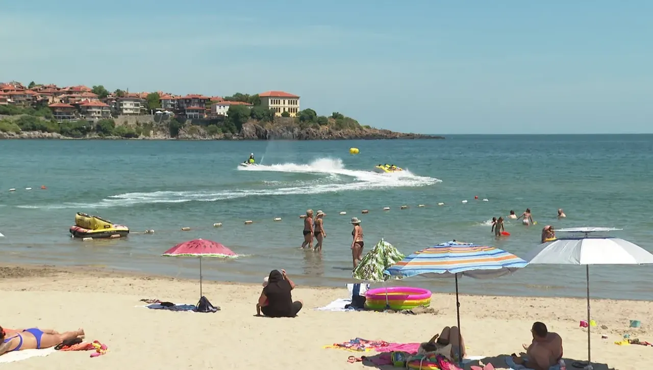 Предимно слънчево, с валежи и прегърмявания в северозападните и югоизточните райони 
