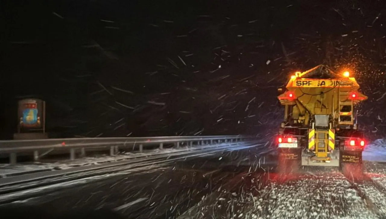 Задръстването към Бургас е километрично Снегоринът е пламнал край отбивката