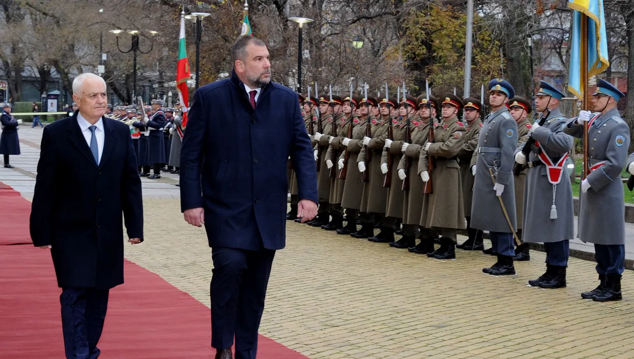 Министрите на отбраната на България и Черна гора обсъдиха общата отбрана в НАТО