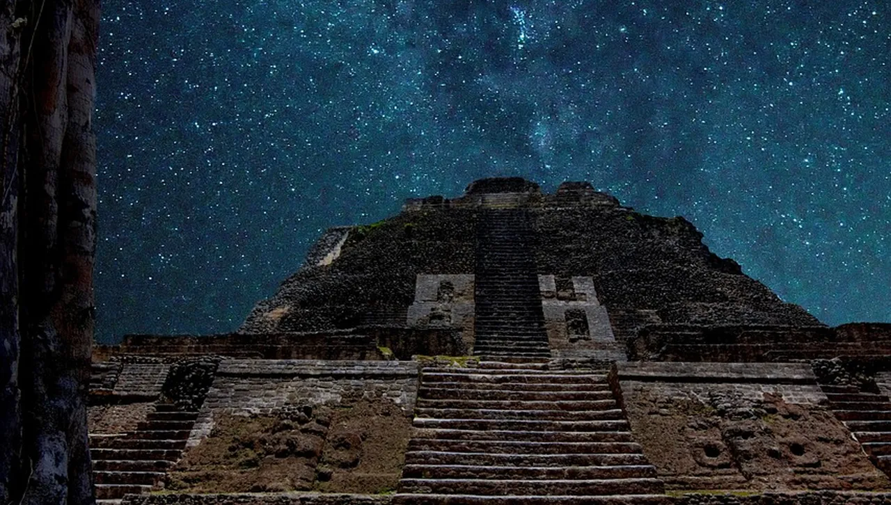 В Мексико откриха загубен в джунглата град на маите