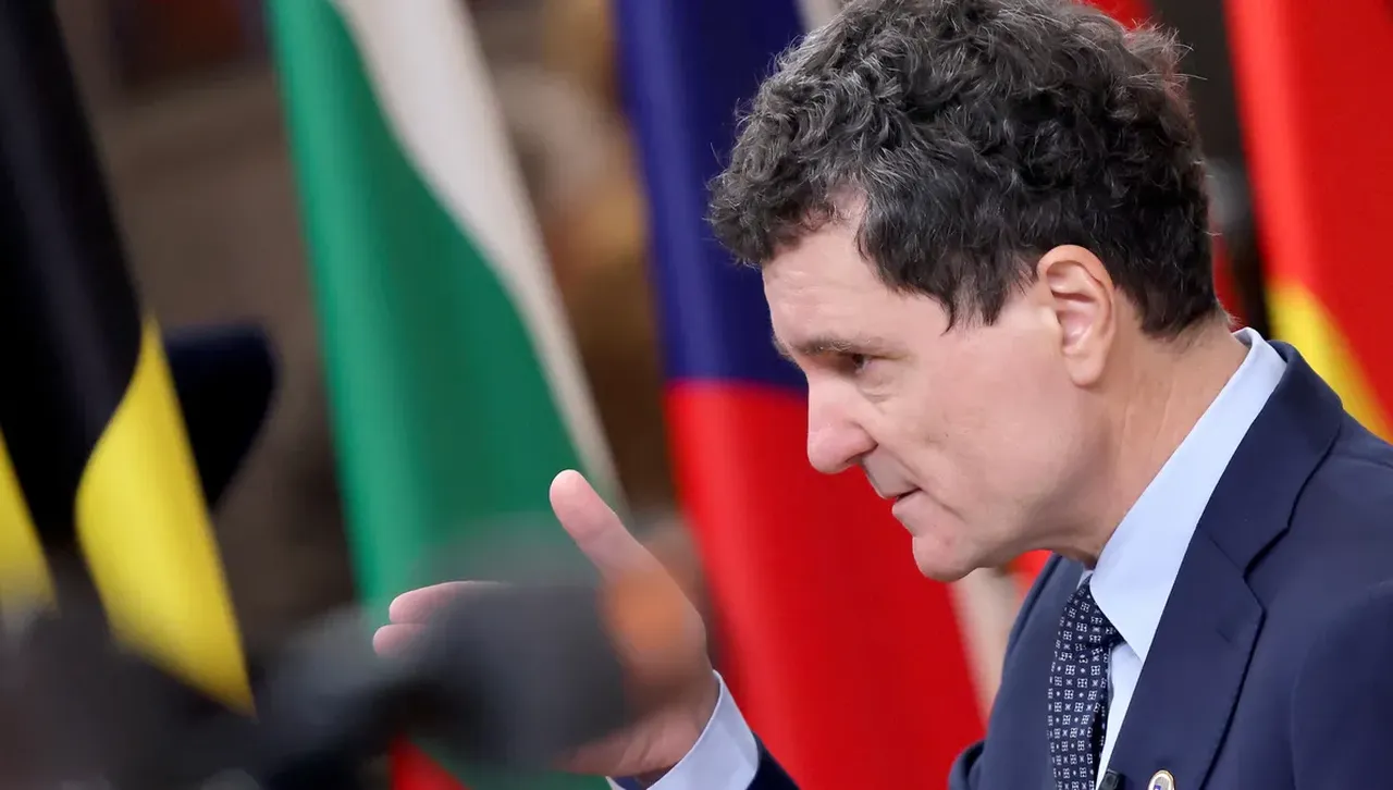 Страната е извън единната европейска валута заради високия бюджетен дефицит