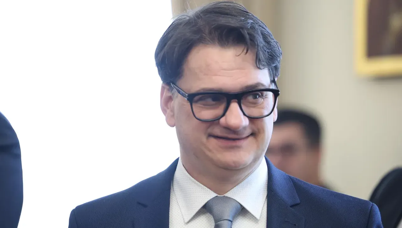 Решението е взето с оглед осигуряване на институционална стабилност приемственост