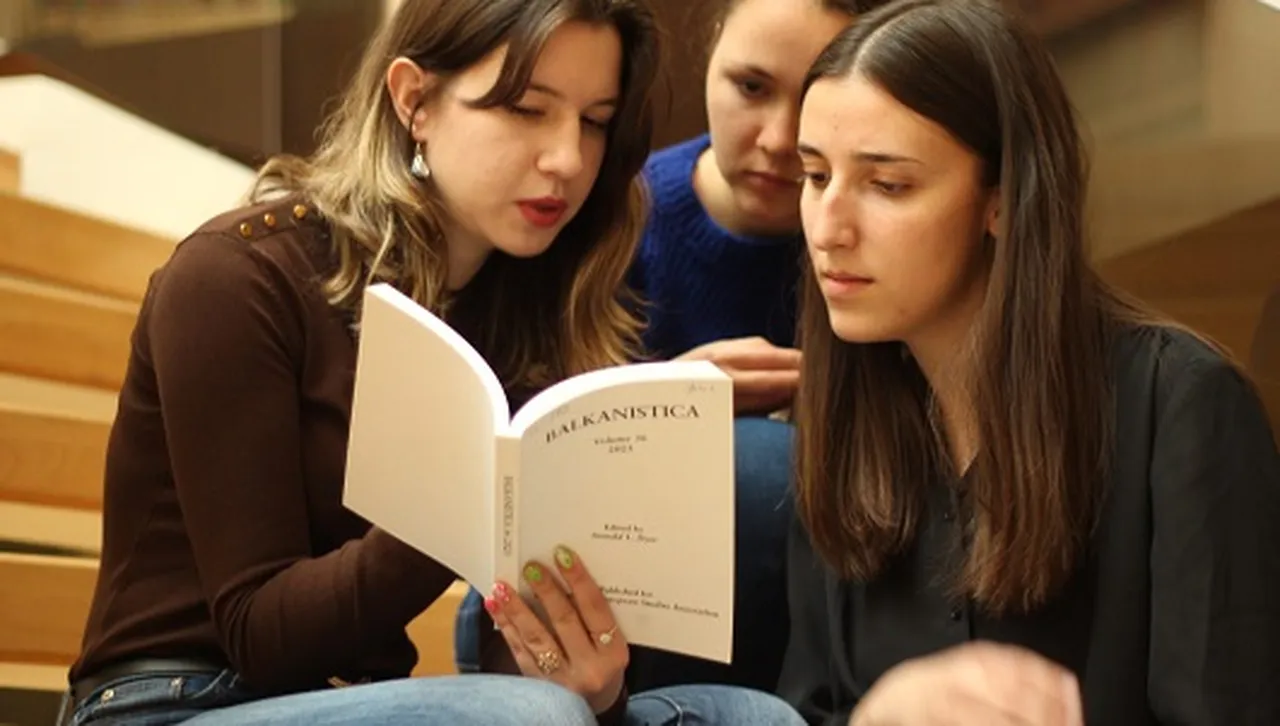 Известни български писатели с призив за реформа в учебниците по литература