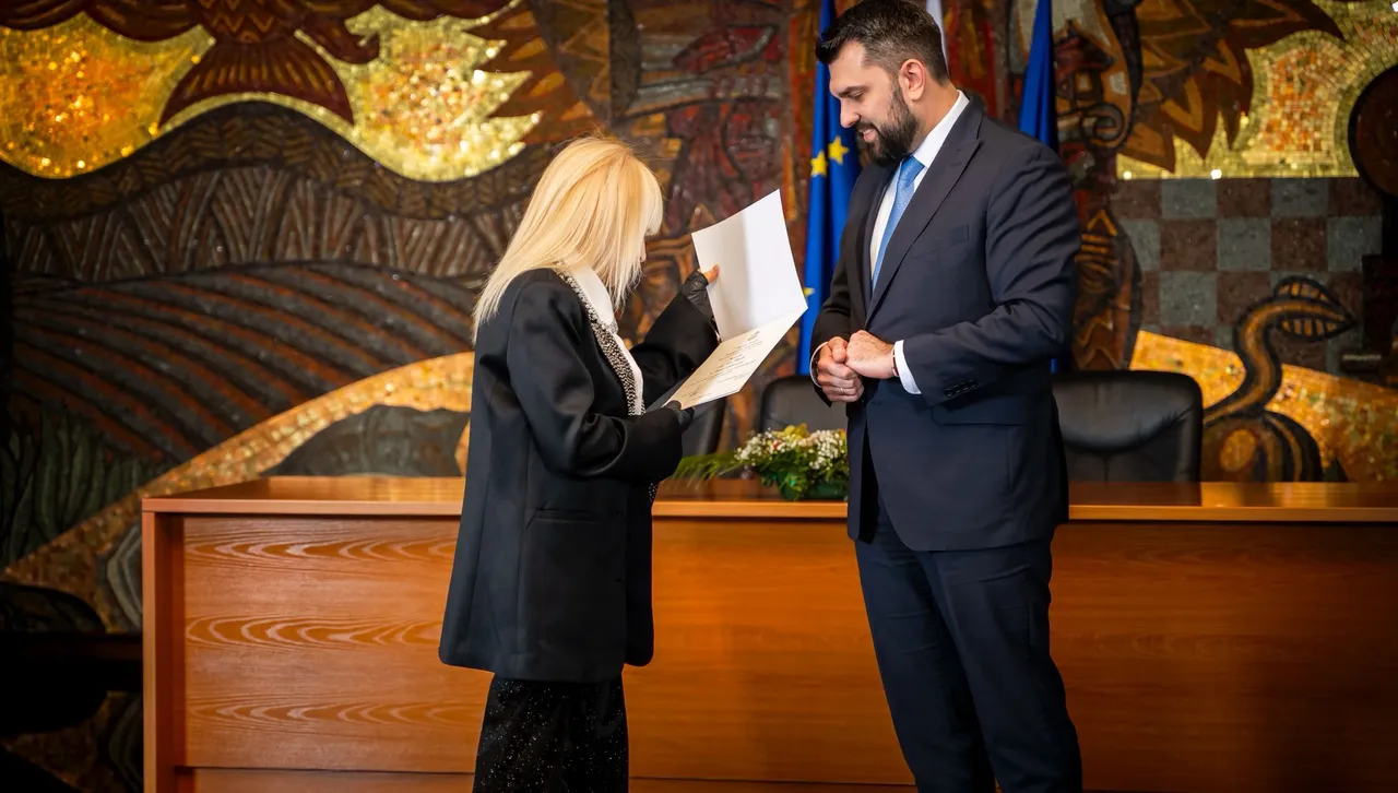 Удостоиха Лили Иванова със „Златна лаврова клонка“ 