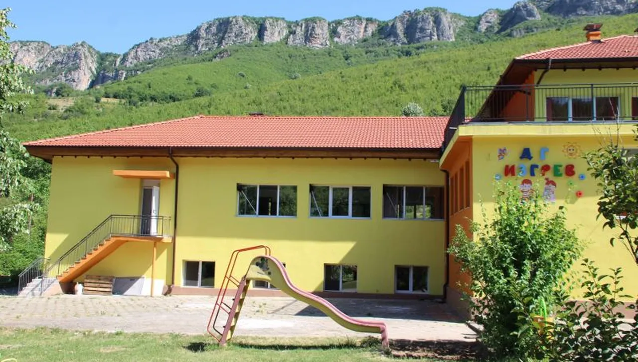 Кметът на Тетевен откри реновираната сграда на детската градина в с. Глогово