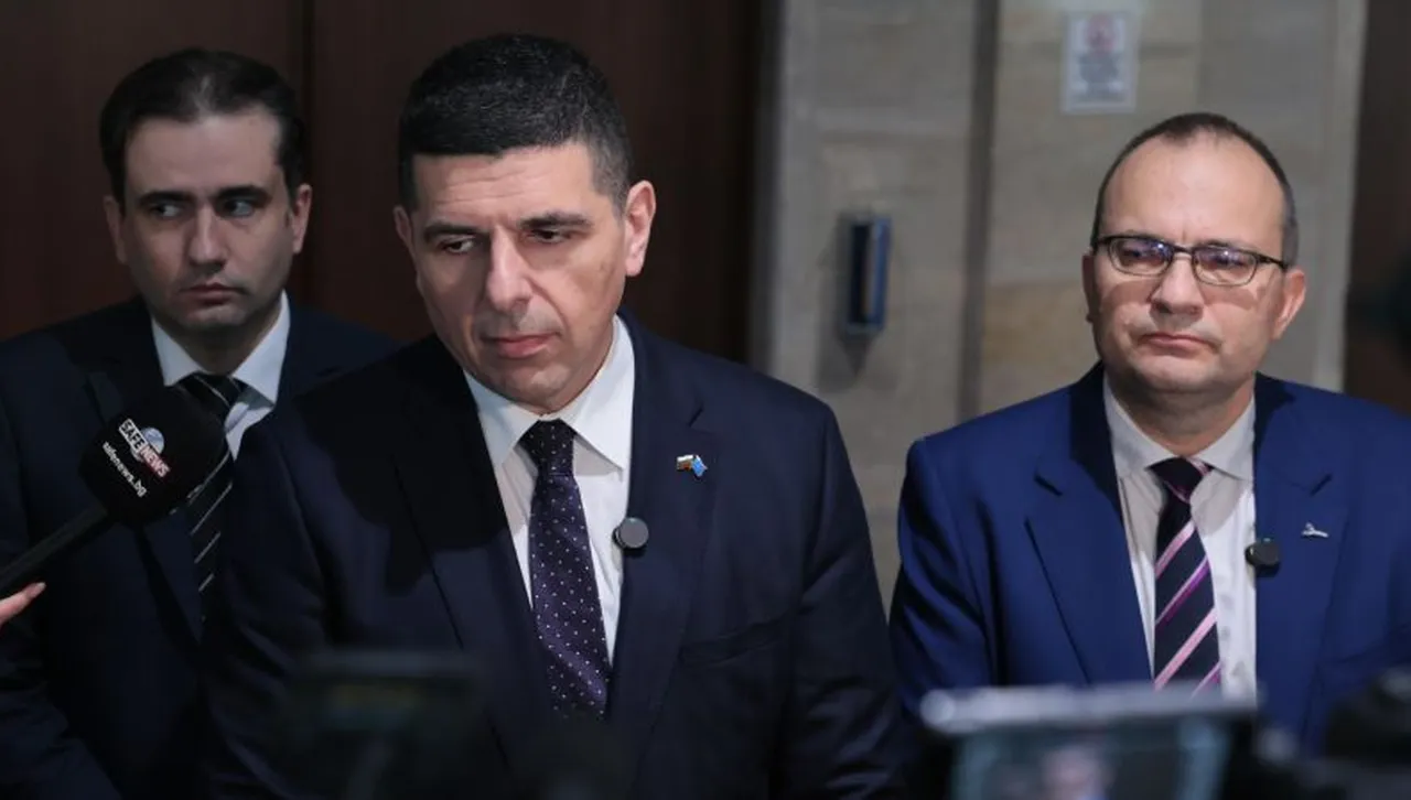 Вместо да надуват разходите и да теглят милиарди евро нов