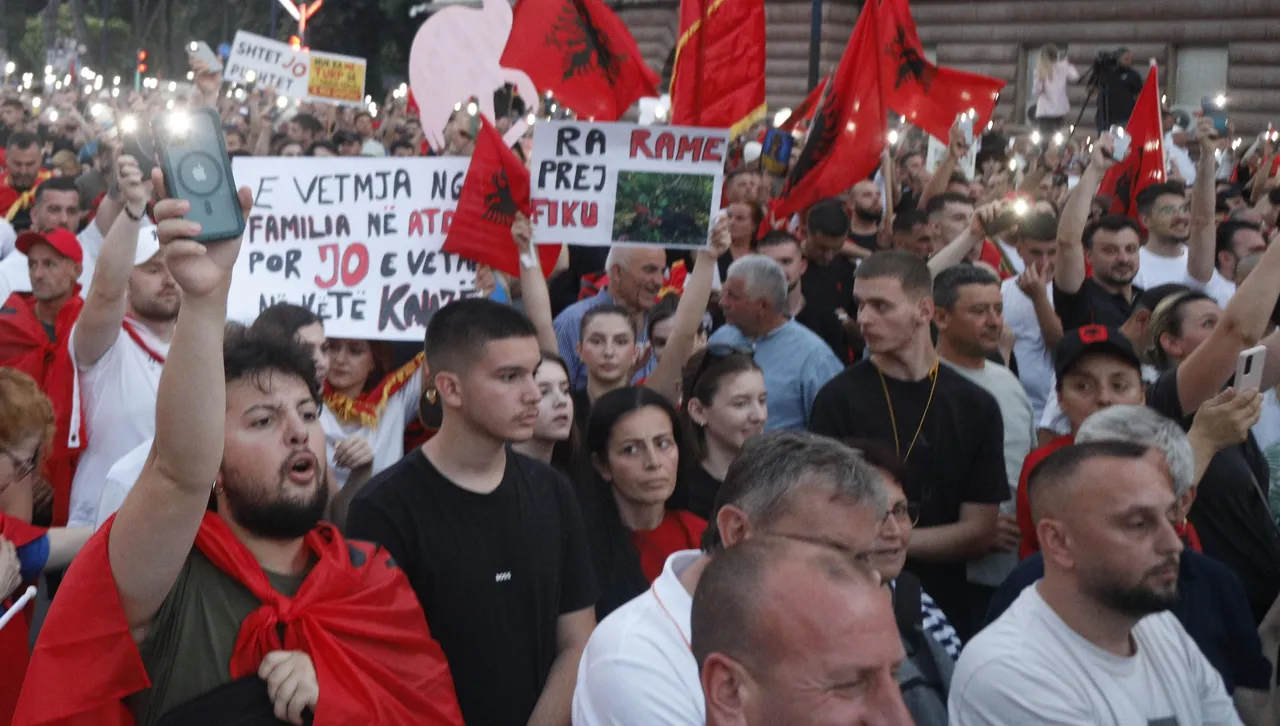 Сблъсъци пред албанския парламент заради курортен проекта на фамилия ТръмпСериозни